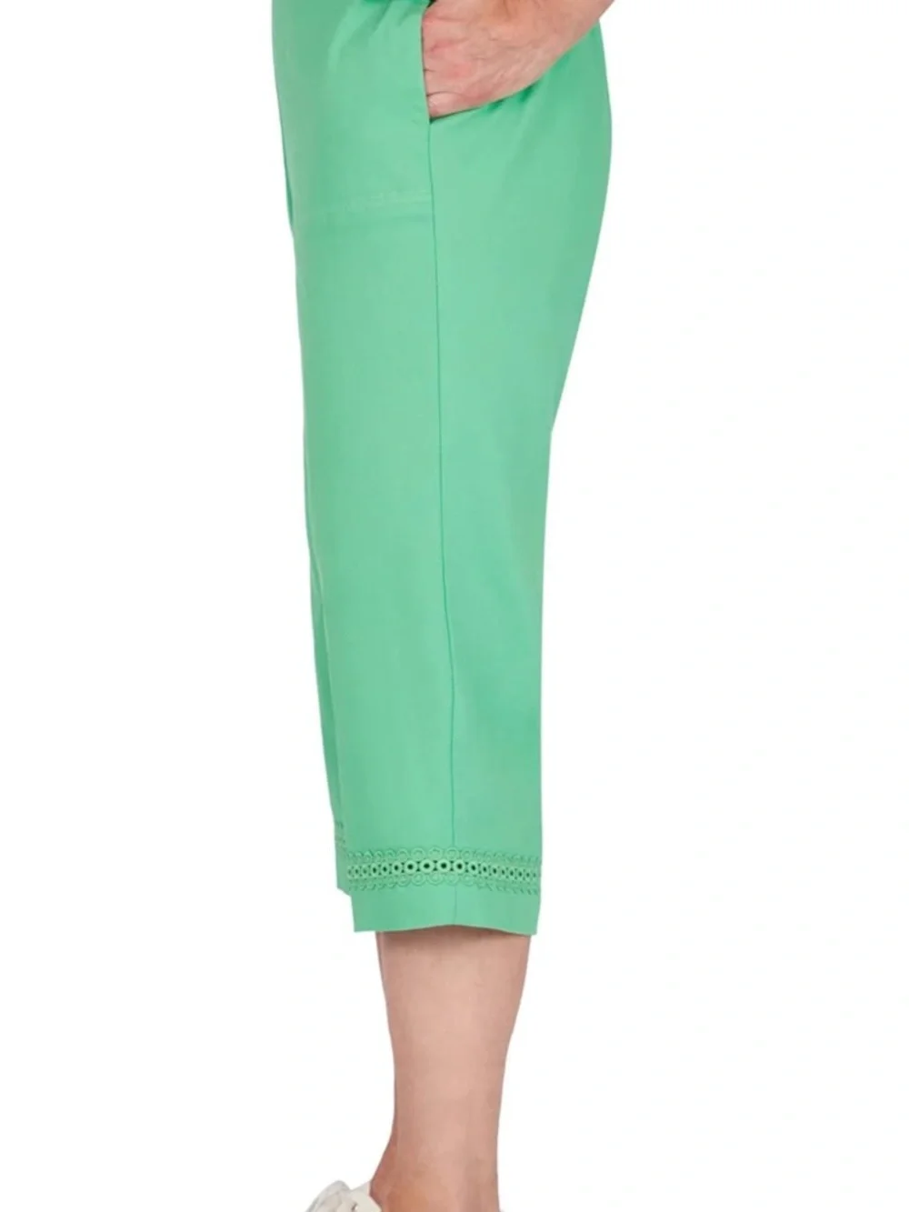 Cropped Eyelet Hem Twill Regular Fit Capris in Lime Size 18